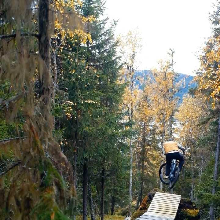 DiscoFredag från Kall, nu klämmer vi ut det sista ur Åres liftburna cykling! 

Kan för en gång skull vara läge med handskar på, du hittar både varma och vanliga handskar hos oss, en massa REA denna helgen för den delen också..