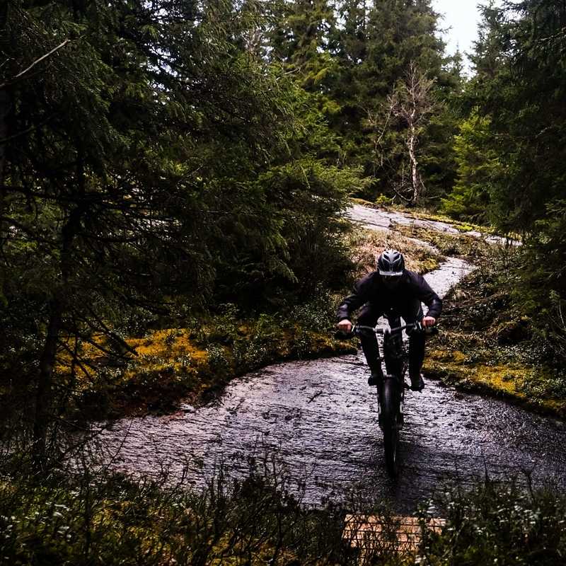 Var det sista turen på barmark? 

Om inte så uppmanar vi alla att se upp för fallna träd här och var, svårt att få ett helt åk utan avbrott idag.